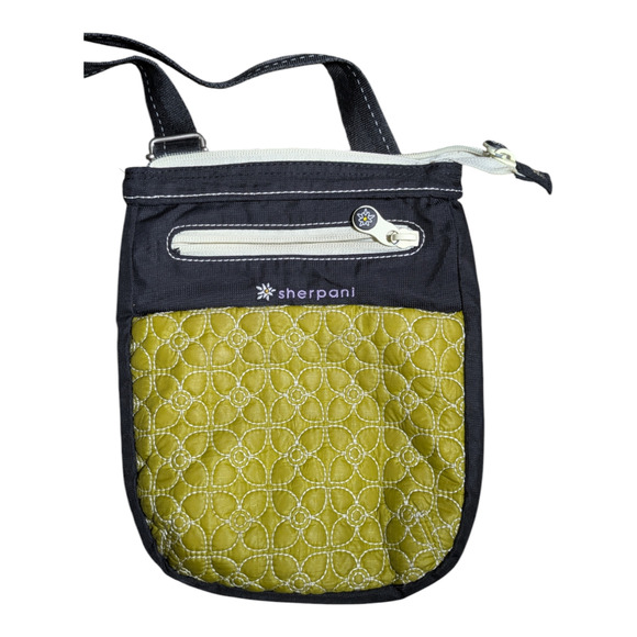 Sherpani - Quilted Crossbody Purse-Small - Nice and compact-Used Great Condition - Picture 1 of 12